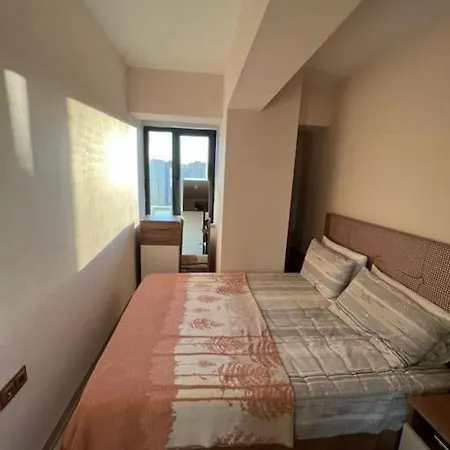 1 Bedroom Free Pool Parking And Security アパート